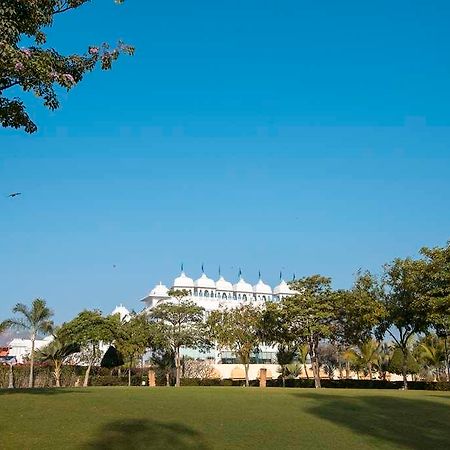 Radisson Blu Udaipur Palace Resort & Spa Exterior photo