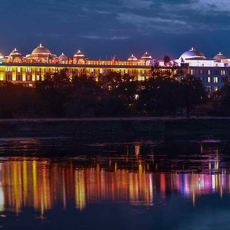 Radisson Blu Udaipur Palace Resort & Spa Exterior photo