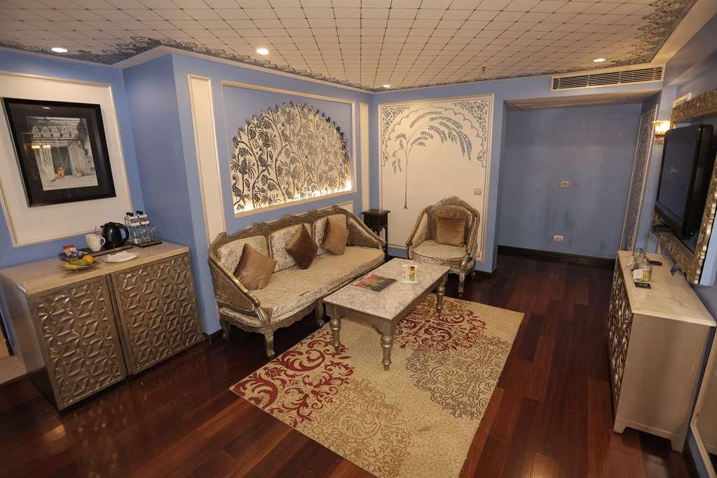 Radisson Blu Udaipur Palace Resort & Spa Room photo