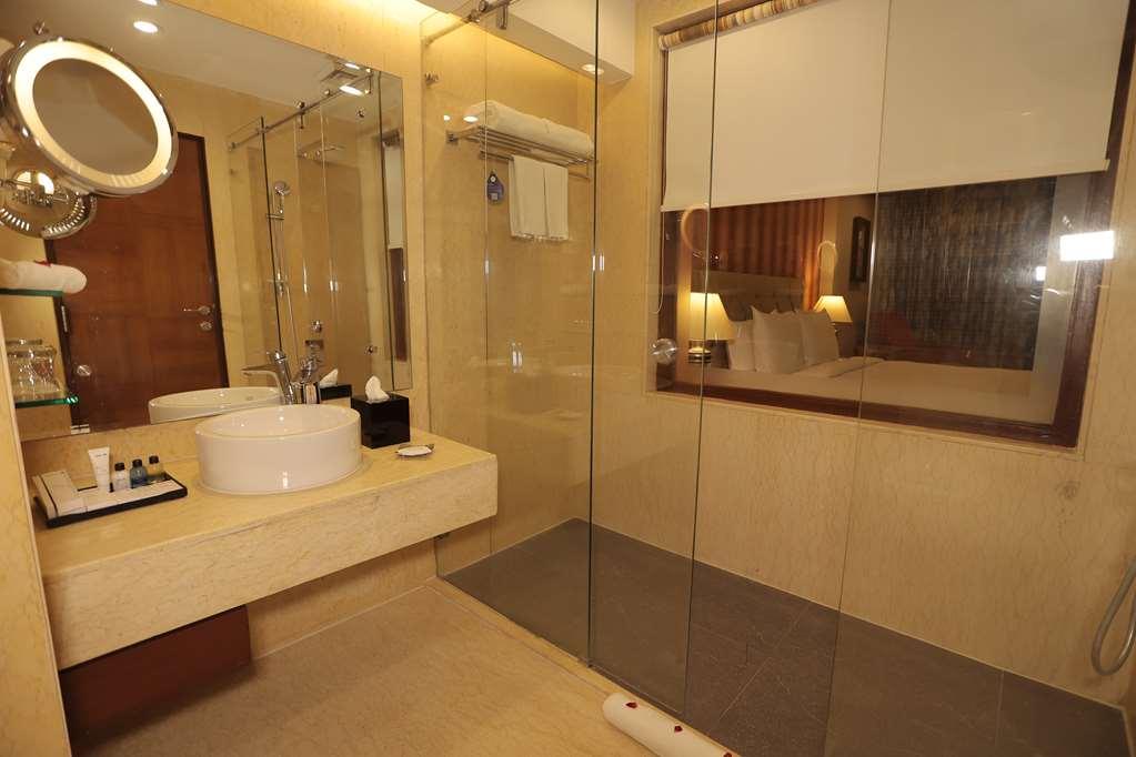 Radisson Blu Udaipur Palace Resort & Spa Room photo