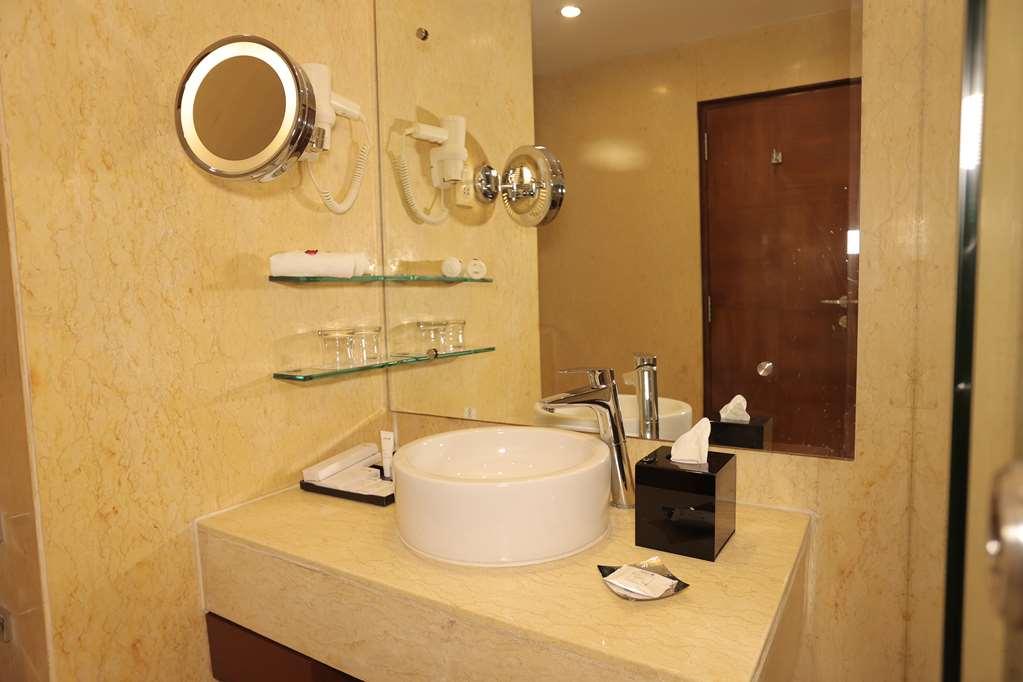 Radisson Blu Udaipur Palace Resort & Spa Room photo