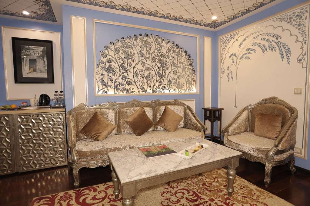 Radisson Blu Udaipur Palace Resort & Spa Room photo