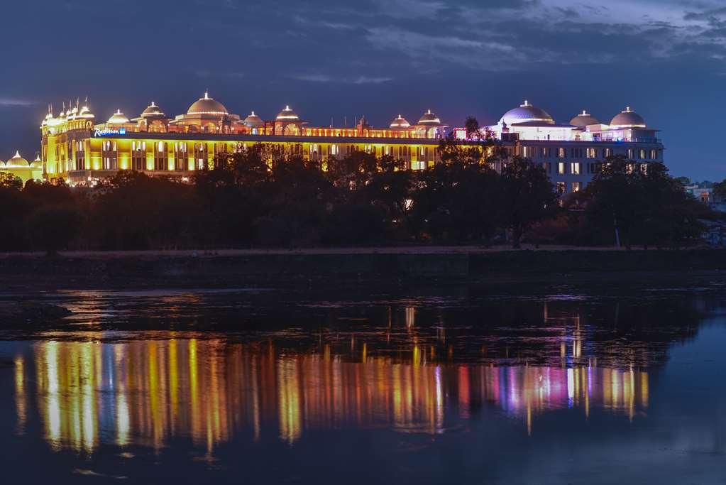 Radisson Blu Udaipur Palace Resort & Spa Exterior photo